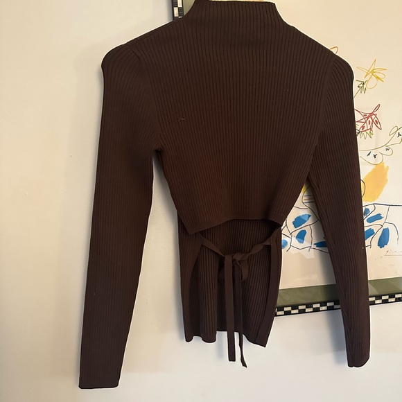 Aritzia Sculpt Tie Back Top - Picture 4 of 4